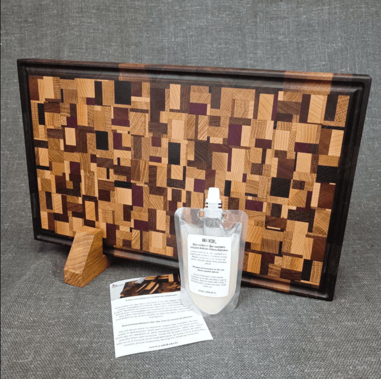 Chopping board with care instructions and oil